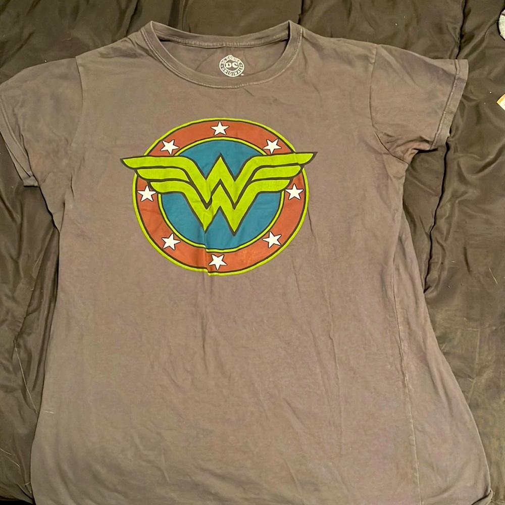 Used DC comics Wonder Woman shirt